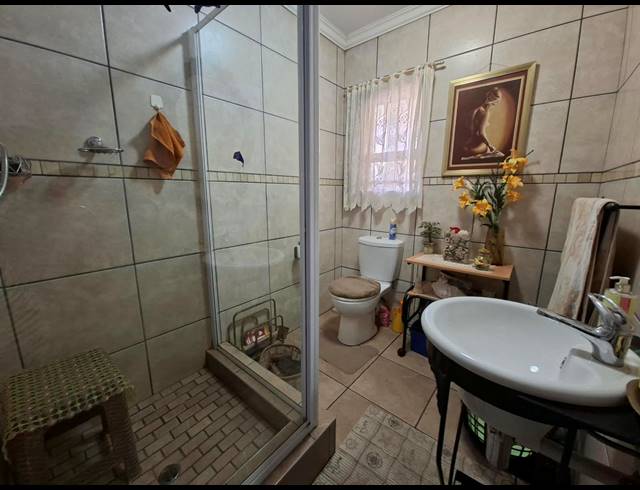 2 BEDROOM RETIREMENT UNIT FOR SALE IN THREE RIVERS